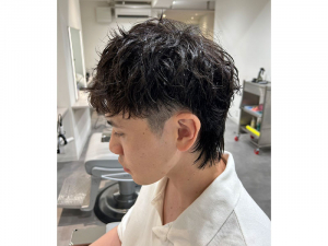 エッジの効いた、モードなヘアスタイル