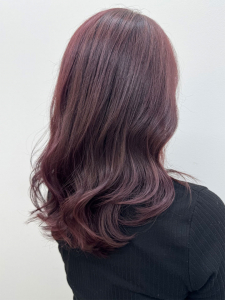 ミディアムヘア/暗めカラー/チェリーレッド